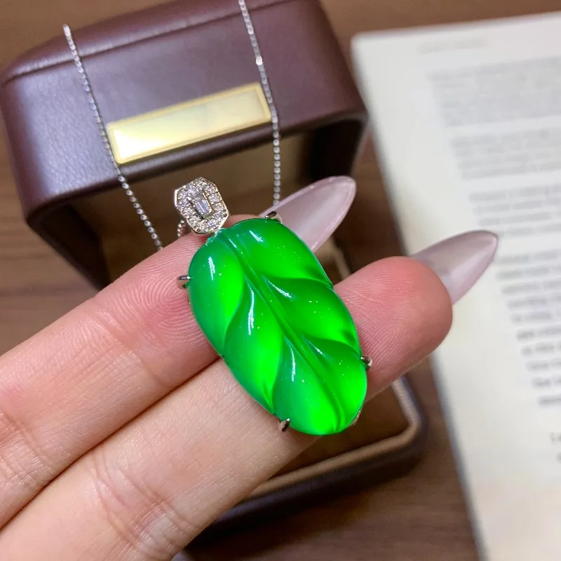 

Chinese Style Leaf Jade Pendant, Icy Green Chalcedony Agate Alloy Necklace Elegant Daily Wear Ornament