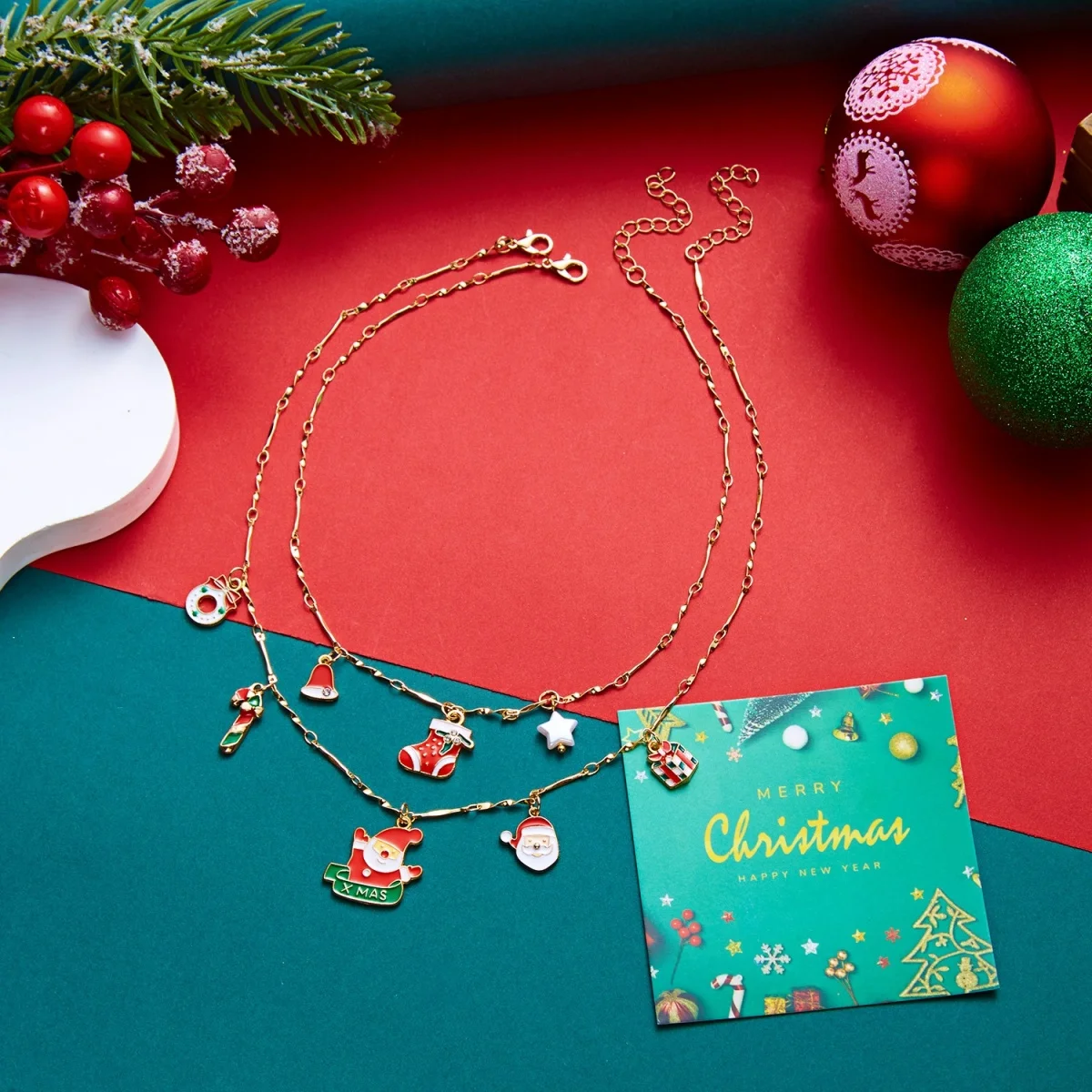 Weihnachts-Charm-Halskette mit Imitationsperlen für Damen, Emaille-Anhänger mit Lebkuchenmann, Schneemann und Rentier, verstellbarer Feiertagsschmuck, Geschenk – Detail 22