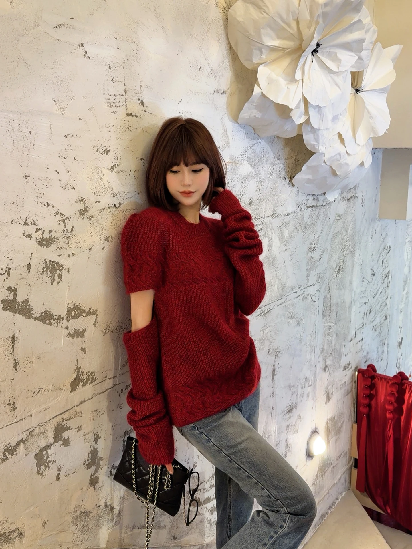 

Красный вязаный свитер женский с узором «косы» и «цветы», свободный крой, теплый трикотаж, круглый вырез, весенняя новинка