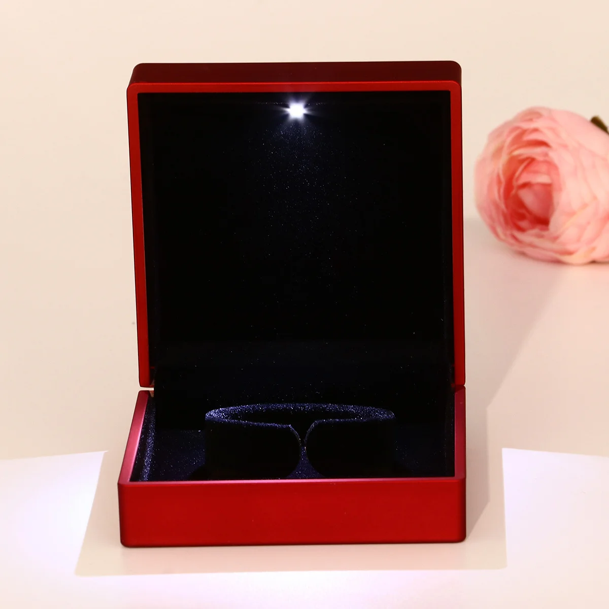 

Bangle Bracelet Gift Box with LED Lighting Jewelry Display Case Illuminated Holder for Women Jewelry Storage Organizer Case