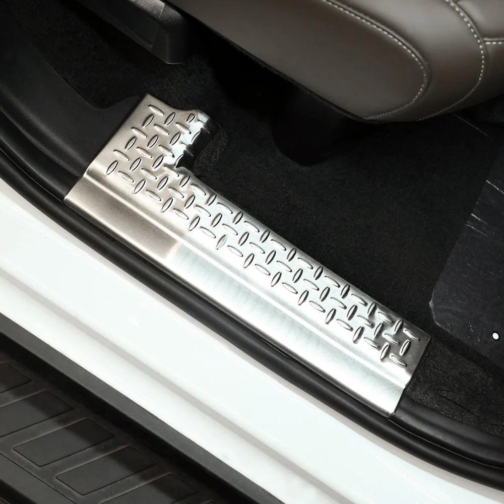 

Комплект из 4 накладок на внутренний порог из нержавеющей стали для Kia Tasman 2025-2026: защита двери и бампера