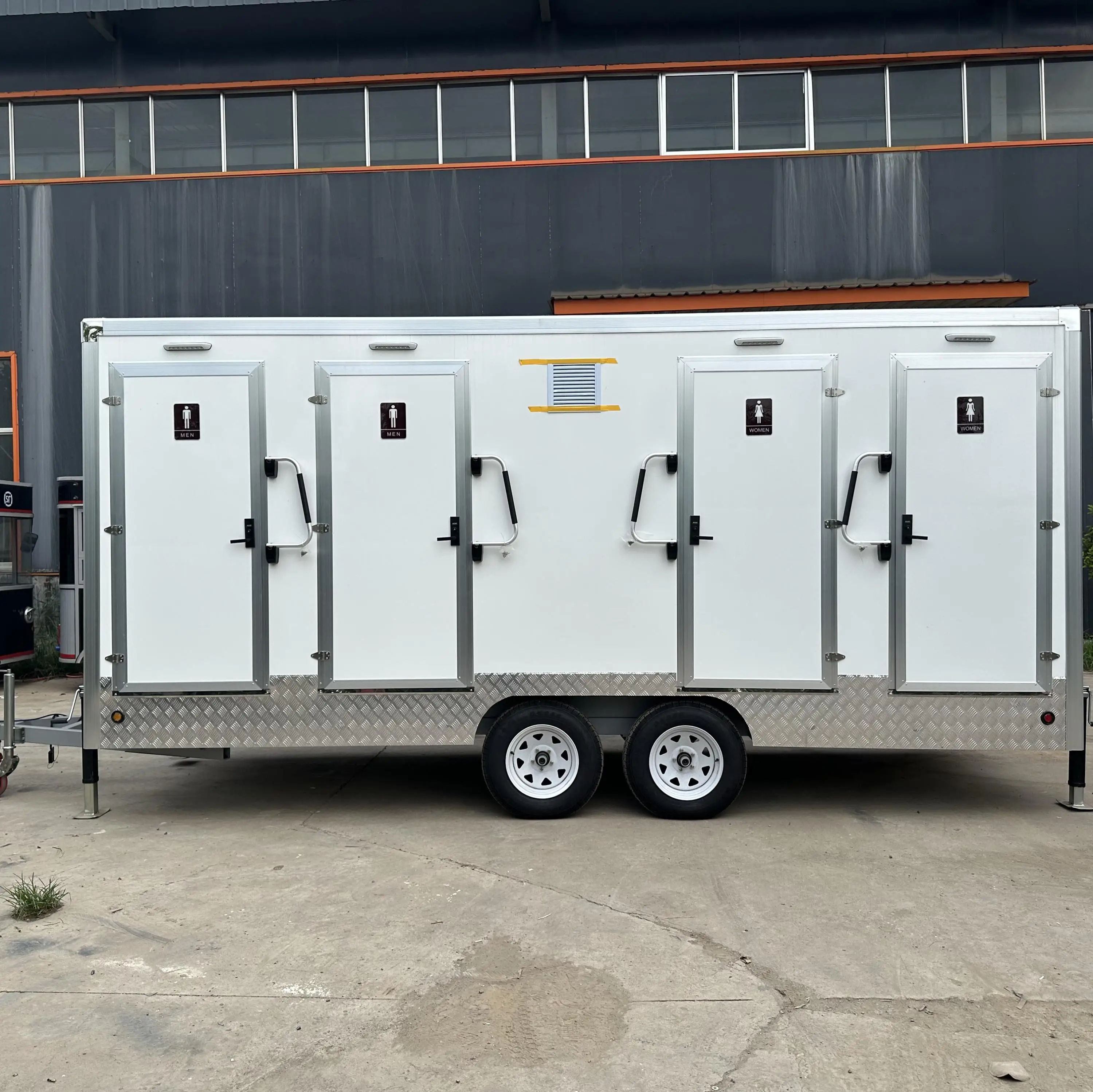 Chinese Factory Mobile Restroom Trailer Portable Mobile Toilet Trailer for Outdoor