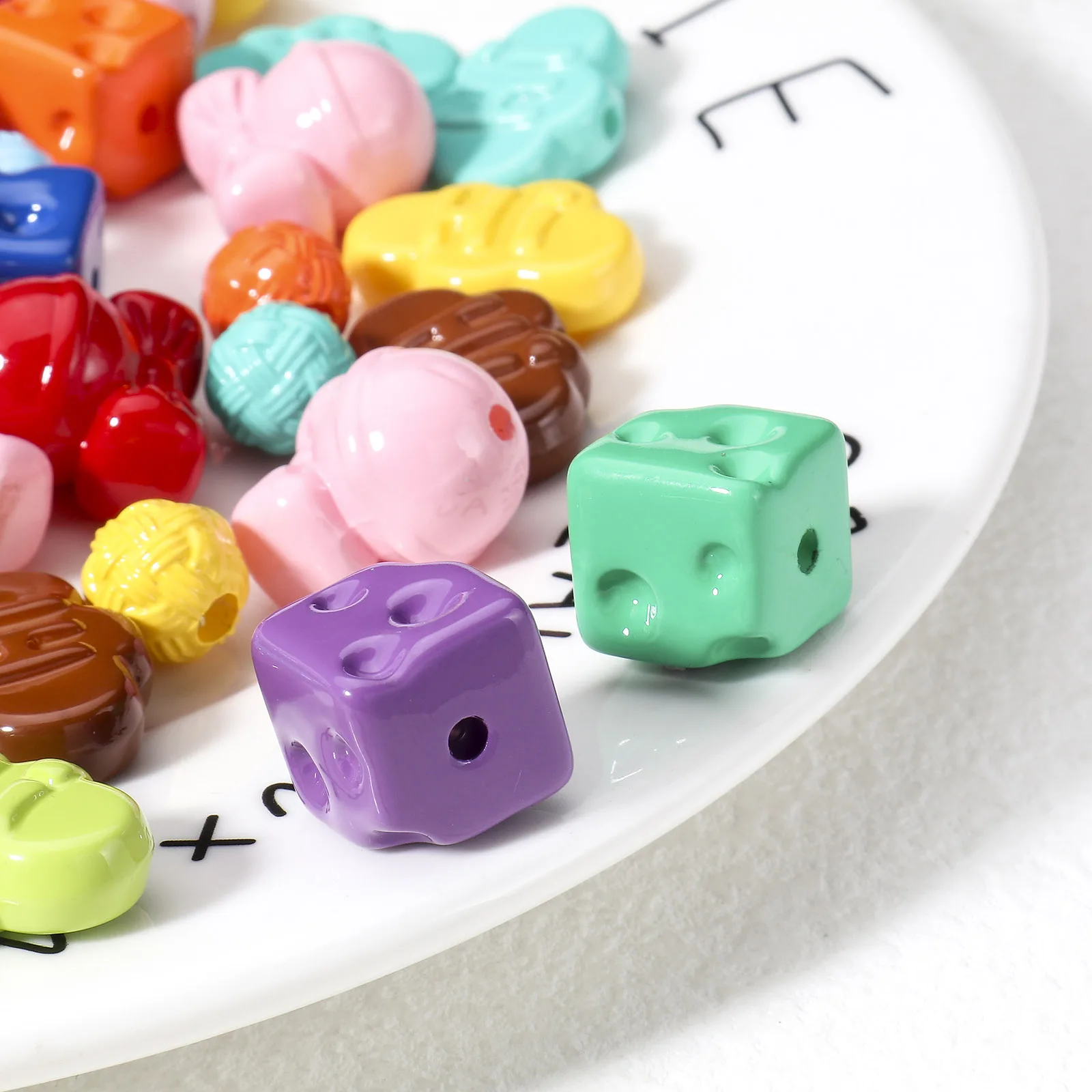 10pcs Acrylic Beads Diy Charm Jewelry Making Random Mixed Color Christmas Cloud Painted Baked Acrylic Beads Girl Children Gifts