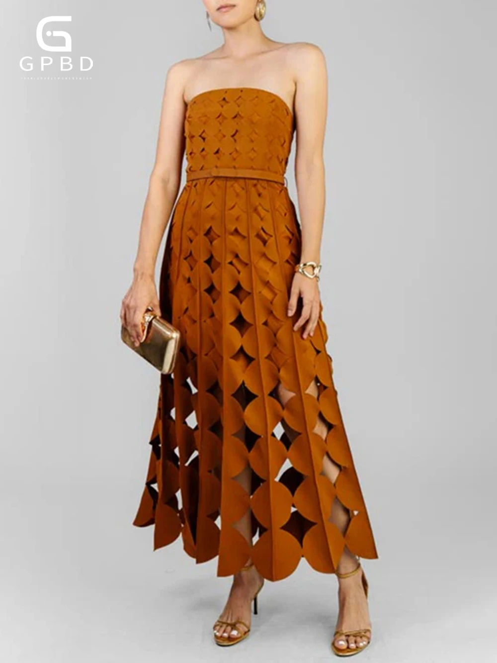 فستان دائري مقصوص للنساء بدون حمالات عالي الخصر مرقع بحاشية شرابة فساتين ماكسي صلبة للسيدات ملابس صيف 2025