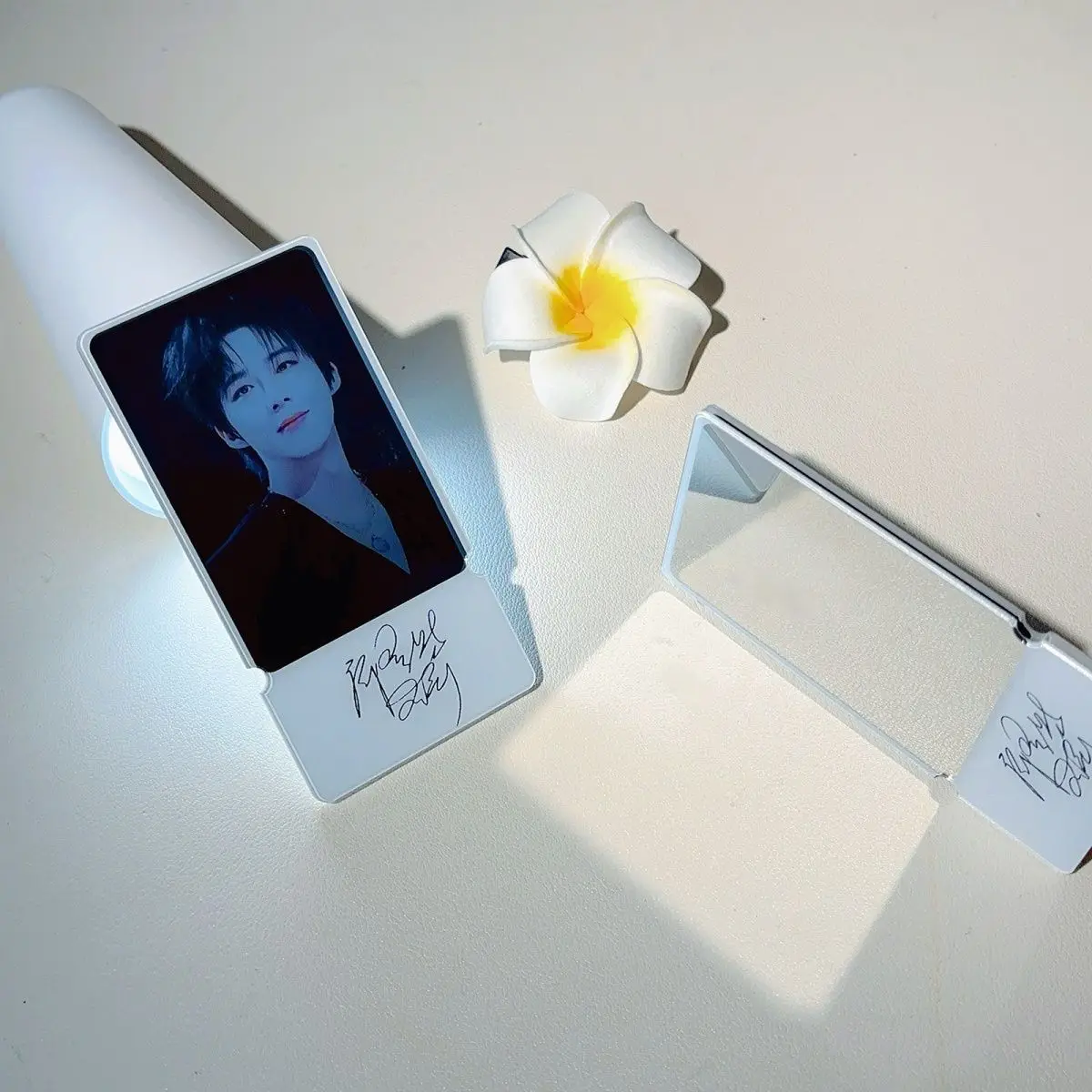 Liu Yuning lente espejo portátil celebridad colgante de alta definición espejo pintura acrílico boleto stub