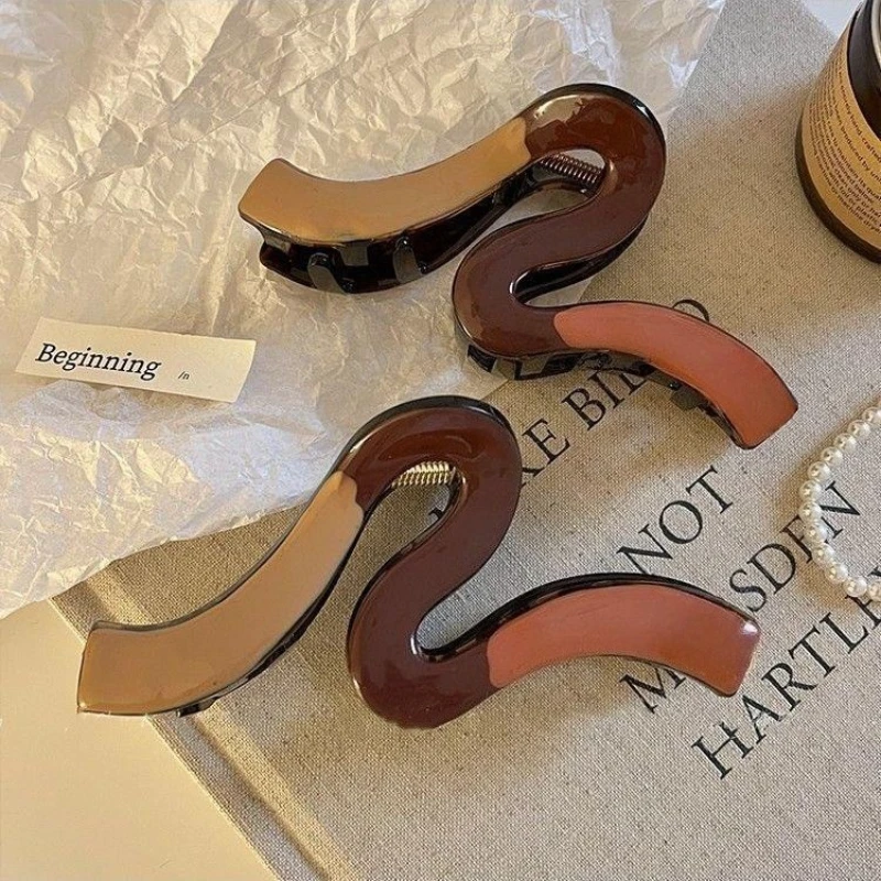 

French Minimalist Large Wave Hair Claw Clip for Women High-End Shark Clip Back of The Head Headwear Fashion Hair Accessories