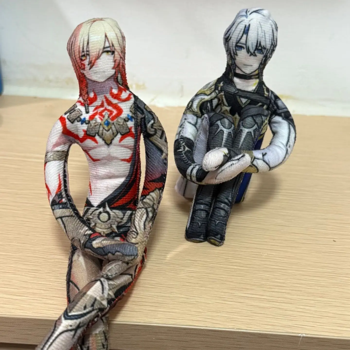 アニメコスプレぬいぐるみ ホンカイ：スターレイル ワイヤー骨格で可動する抽象的な細長いねじれる形のおもちゃ ハロウィン