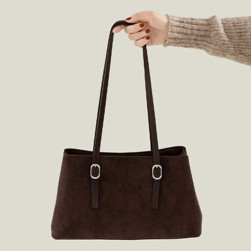 

New autumn and winter women's retro Korean version commuting large capacity portable armpit bag casual simple Sle suede shoulder