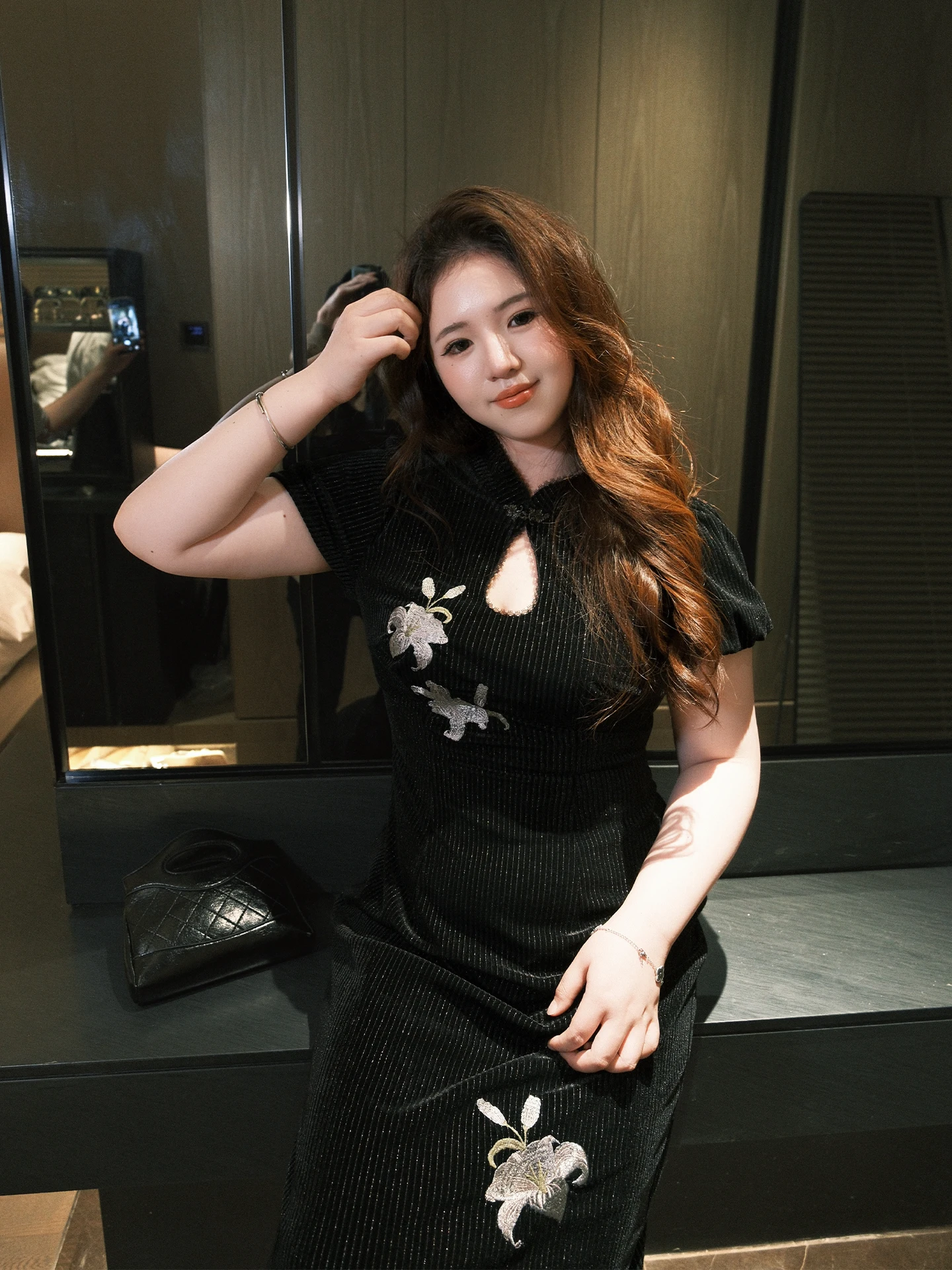 

New Chinese Style Velvet Waterdrop Collar Embroidered Qipao Dress plus Size Women's Fashionable Traditional National Trend