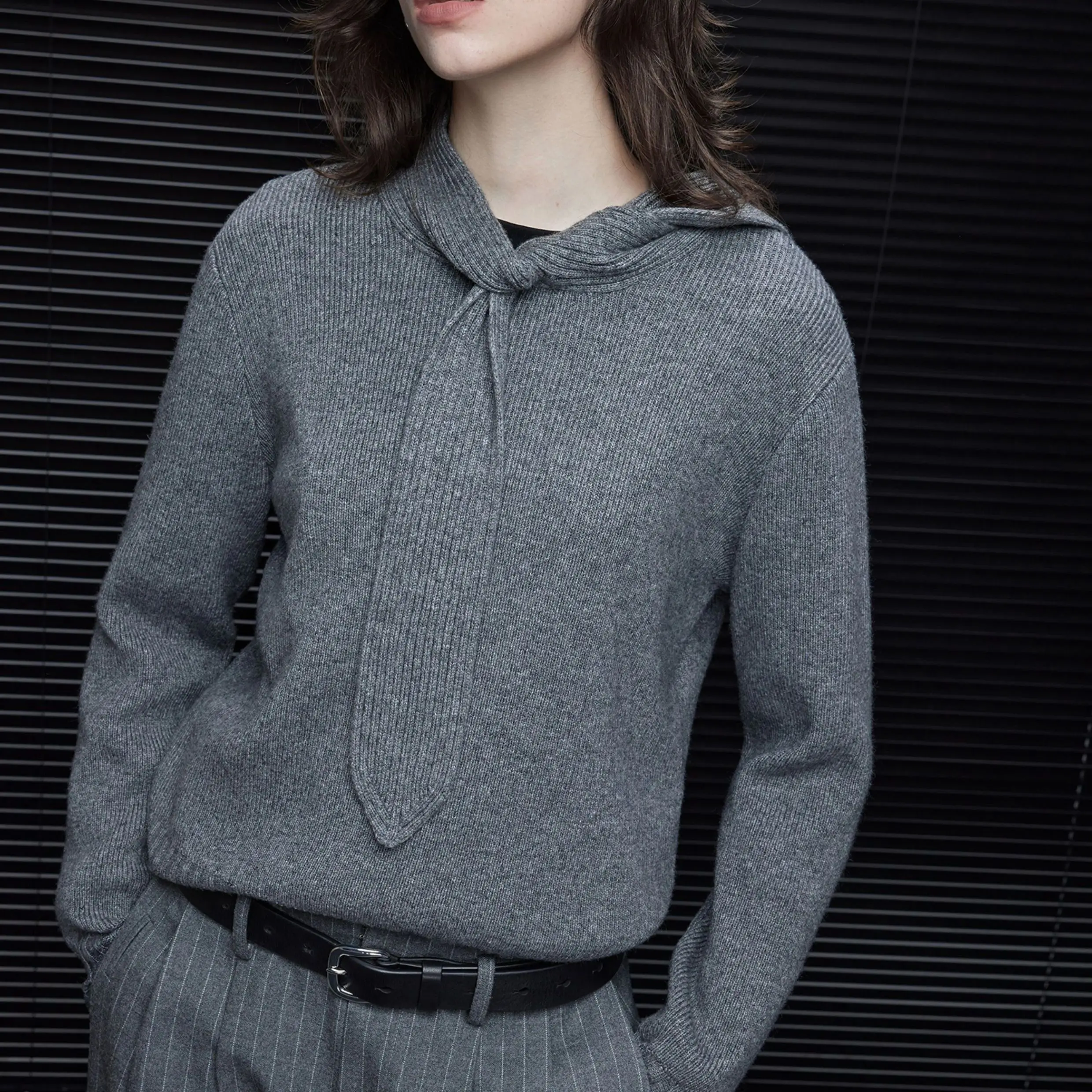 Cashmere sweater women's autumn and winter new atmosphere, high sense of design, small sense of relaxation