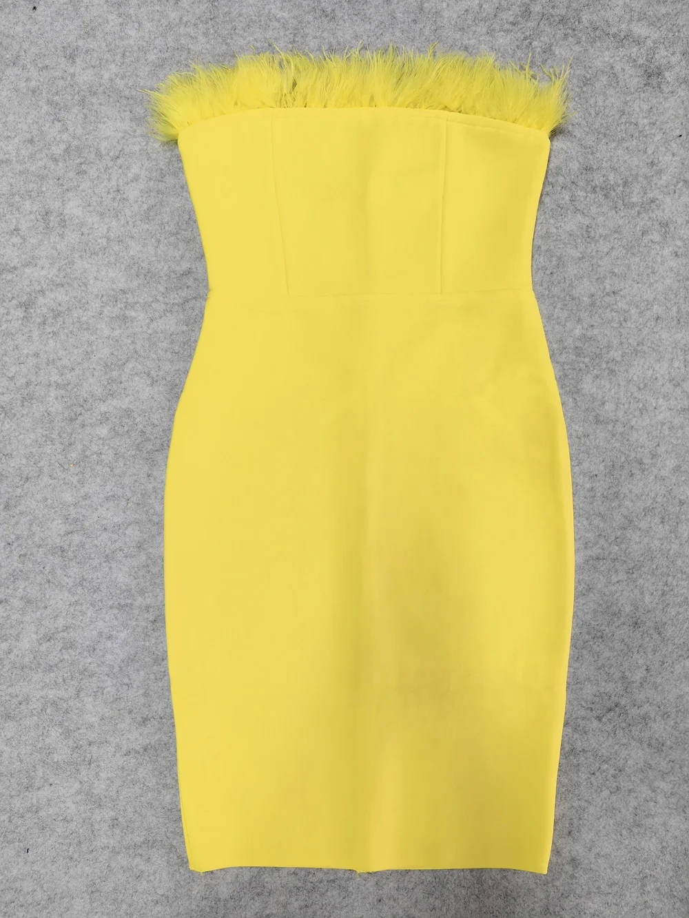 Sexy kwaliteit gele vrouwen veren bandagejurk zomer 2025, luxe vintage strapless backless bodycon avondjurken