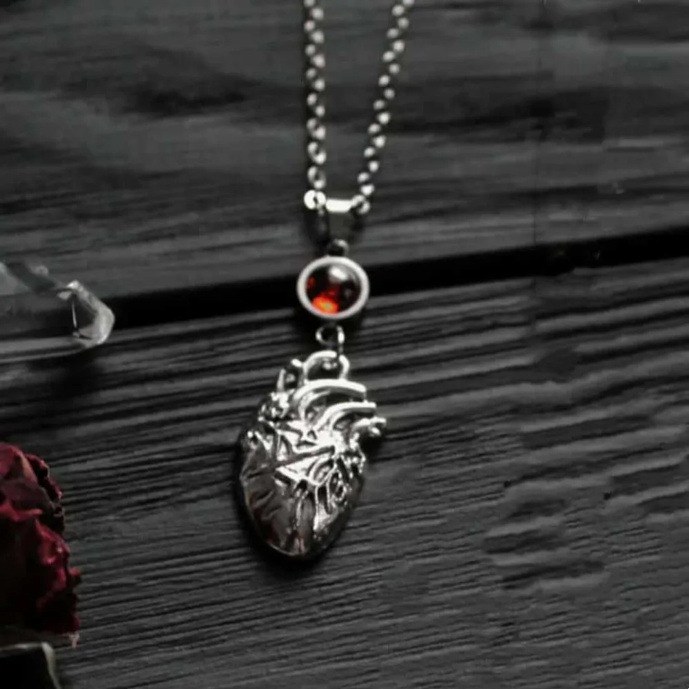 Gothic Punk Sliver Color Hollowed-out Rib Skeleton Anatomy Heart Shape Pendant Necklace for Women Halloween Witchcraft Jewelry
