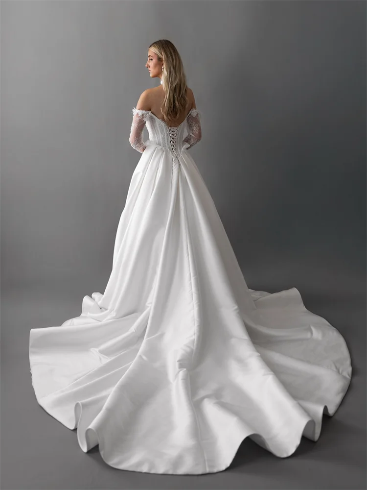 カスタムメイドのボートネック、ロングレーススリーブ、サテンAラインウェディングドレス、オープンレースアップバック、フロア丈、スイープトレイン、花嫁用ガウン