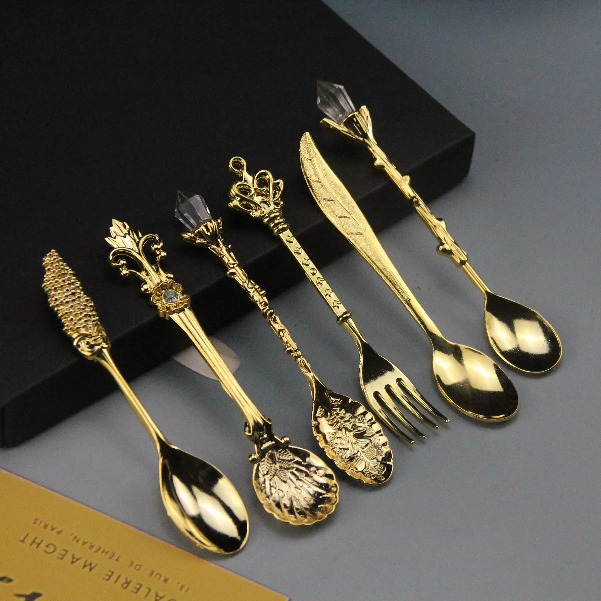 

6Pcs/Set Coffee Spoon Vintage Carved Teaspoon Retro Zinc Alloy Dessert Coffee Tableware Spoons Cutlery Kitchen