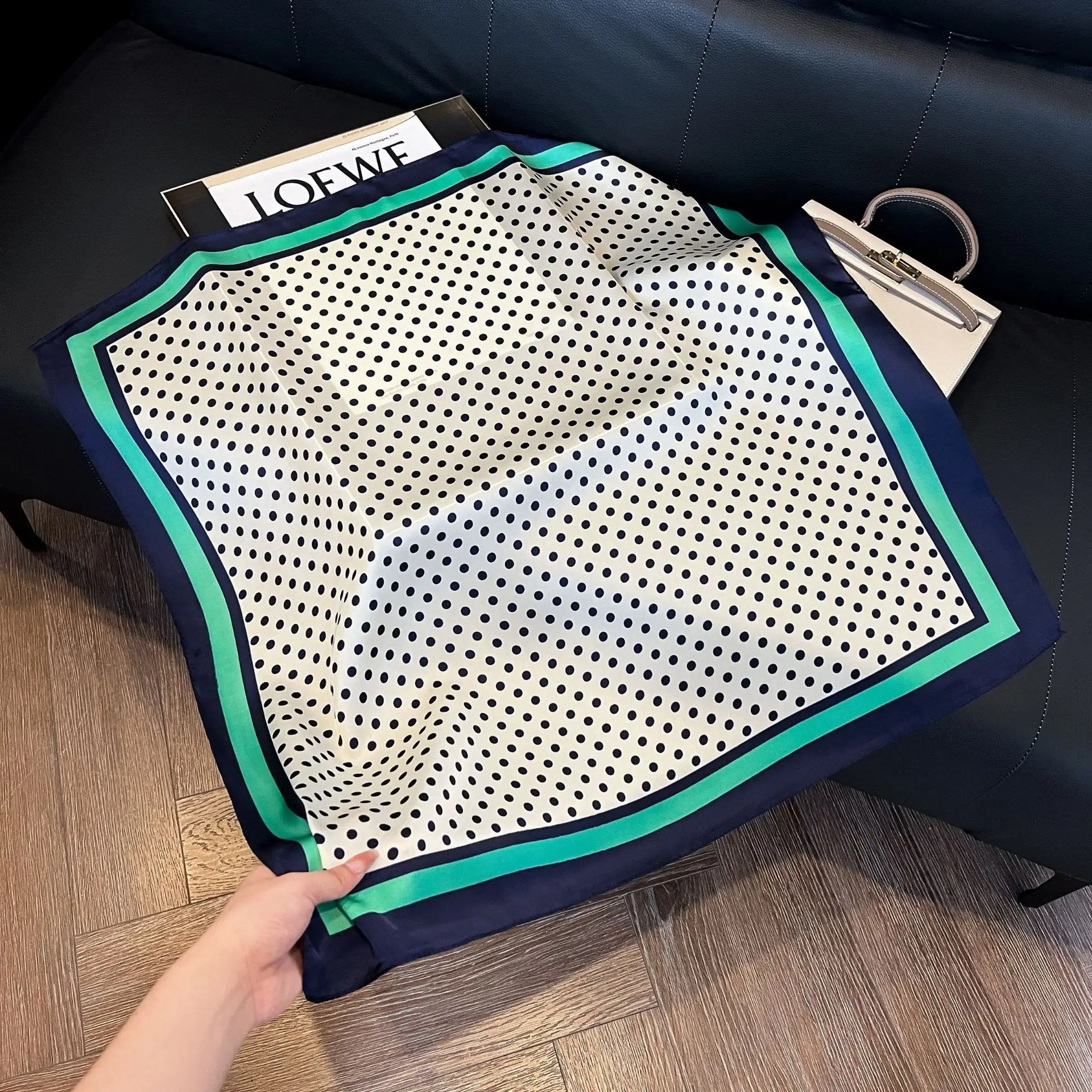 70 cm gepunkteter Schal für Damen, Frühling und Sommer, dünner Twill-Schal aus Seidenimitat für modischen und vielseitigen Turban-Schal – Detail 3