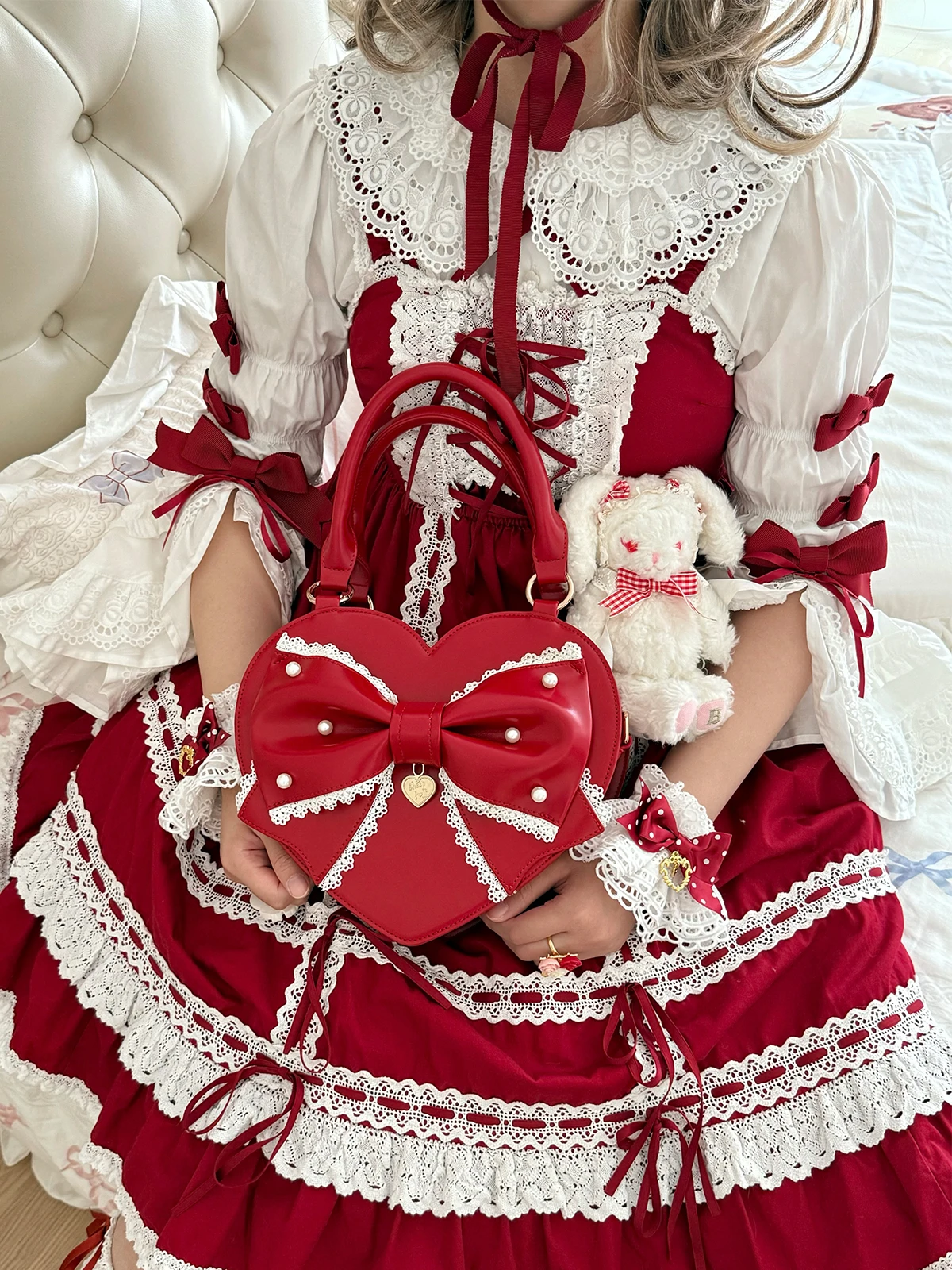 الفتاة الأميرة الحلو لوليتا شكل قلب حقيبة يد 2025 امرأة جديدة حلوة أنيقة القوس الكبير حقائب كروسبودي دمية يشعر حقيبة كتف