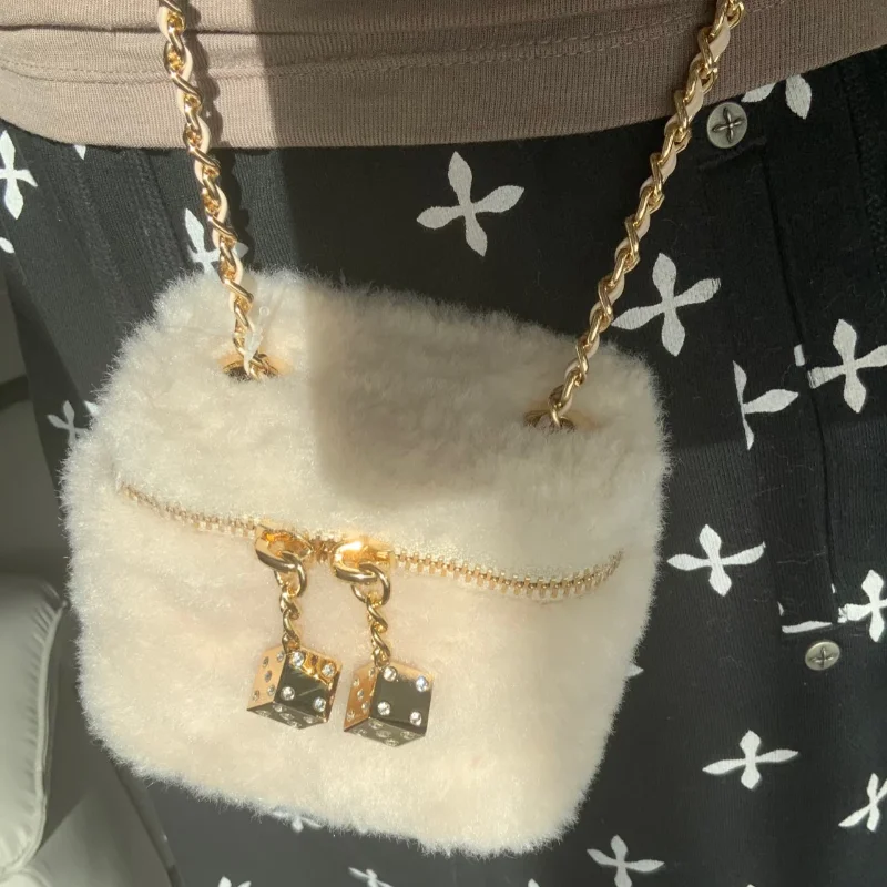 

Brand Plush Box Bag Women Gold Chain Strap Shoulder Bag Metal Dice Pendant Decor Trend Handbag Winter Date Zipper Crossbody Bag