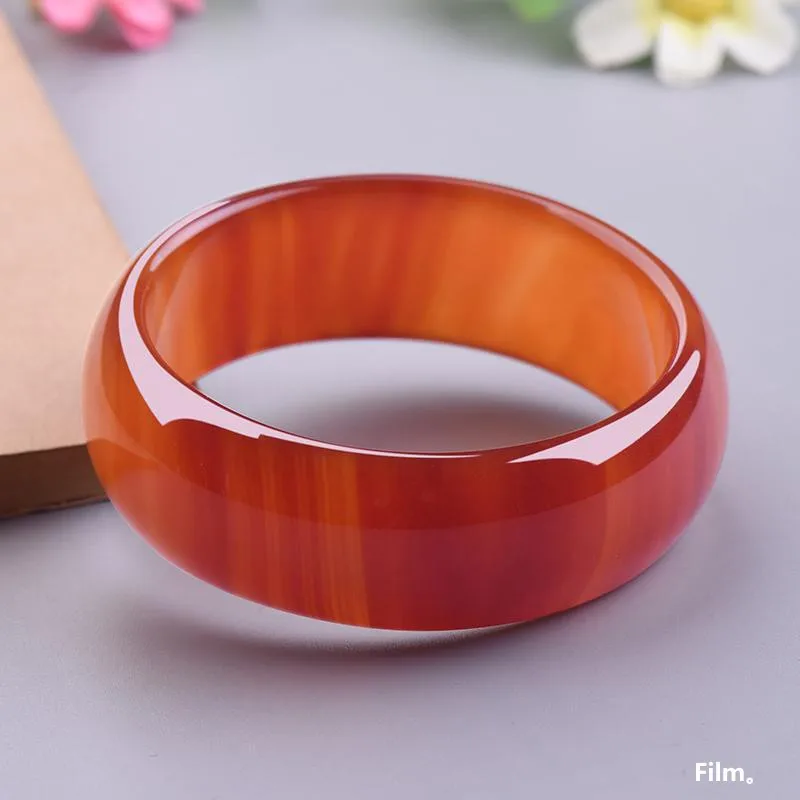 Natural authentic Brazilian red agate , widened version, suitable mothers and girls, a bracelet for the zodiac y