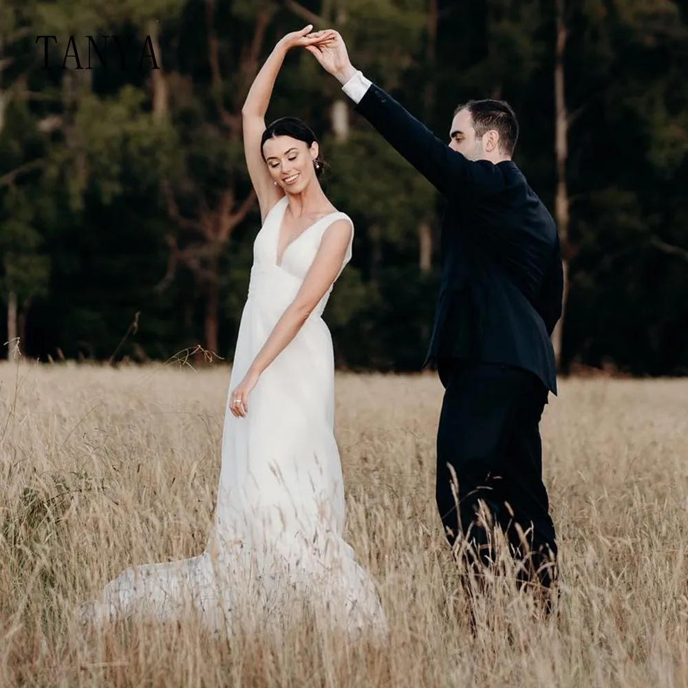 Elegante vestido de novia de tul suave sin mangas con cuello en V profundo, línea A, tren de barrido, vestido de novia Simple para sesión de fotos, TSWD360