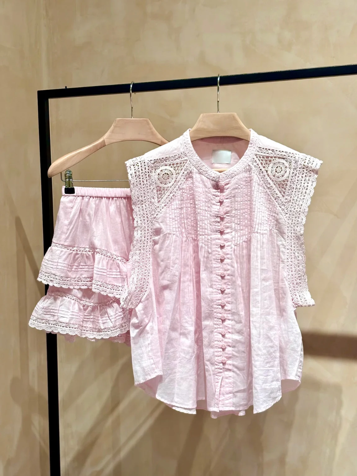 

Нежный персиково-розовый комплект юбка-блузка HEIDD IS2025: летний, антивозрастной, модный, из хлопка, во французском стиле, женский костюм