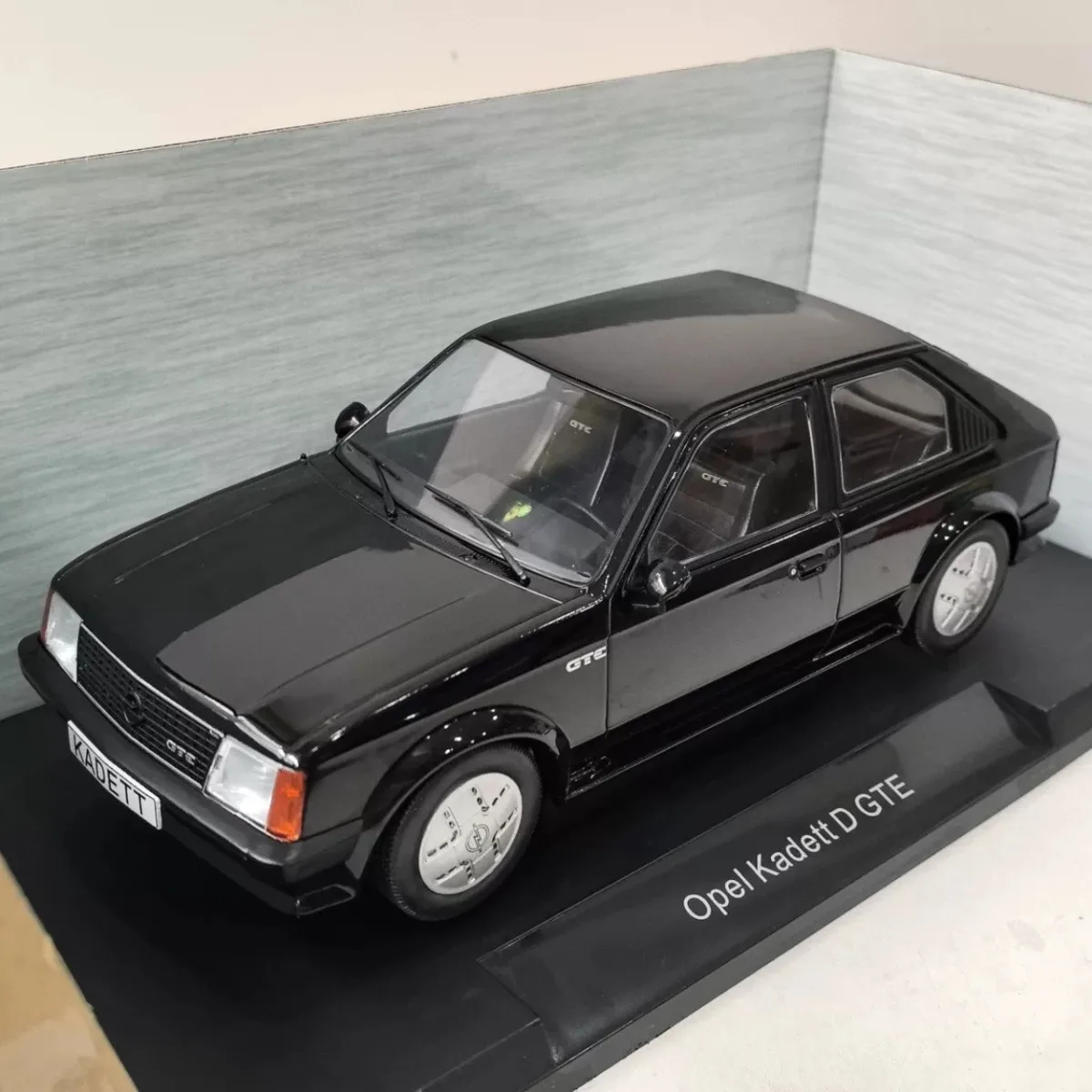 Mcg 1:18 Opel Kadett D Gte Diecast Model Car