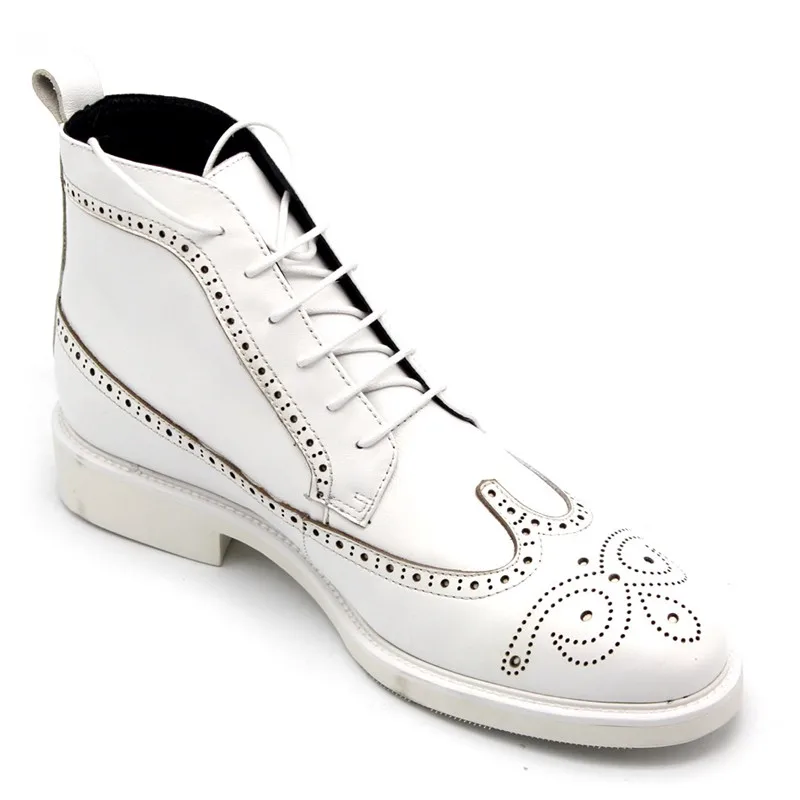 حذاء كلاسيكي ديربي منحوت للرجال باللون الأبيض مصنوع يدويًا من جلد البقر للرجال