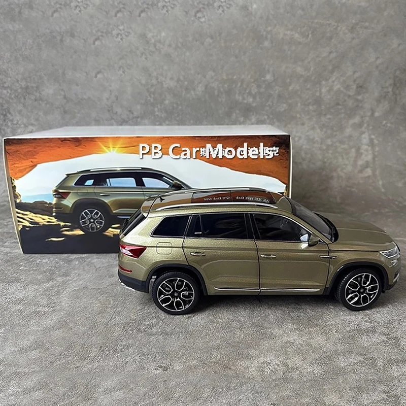 Original 1:18 Kodiak alloy simulation car model +small gift