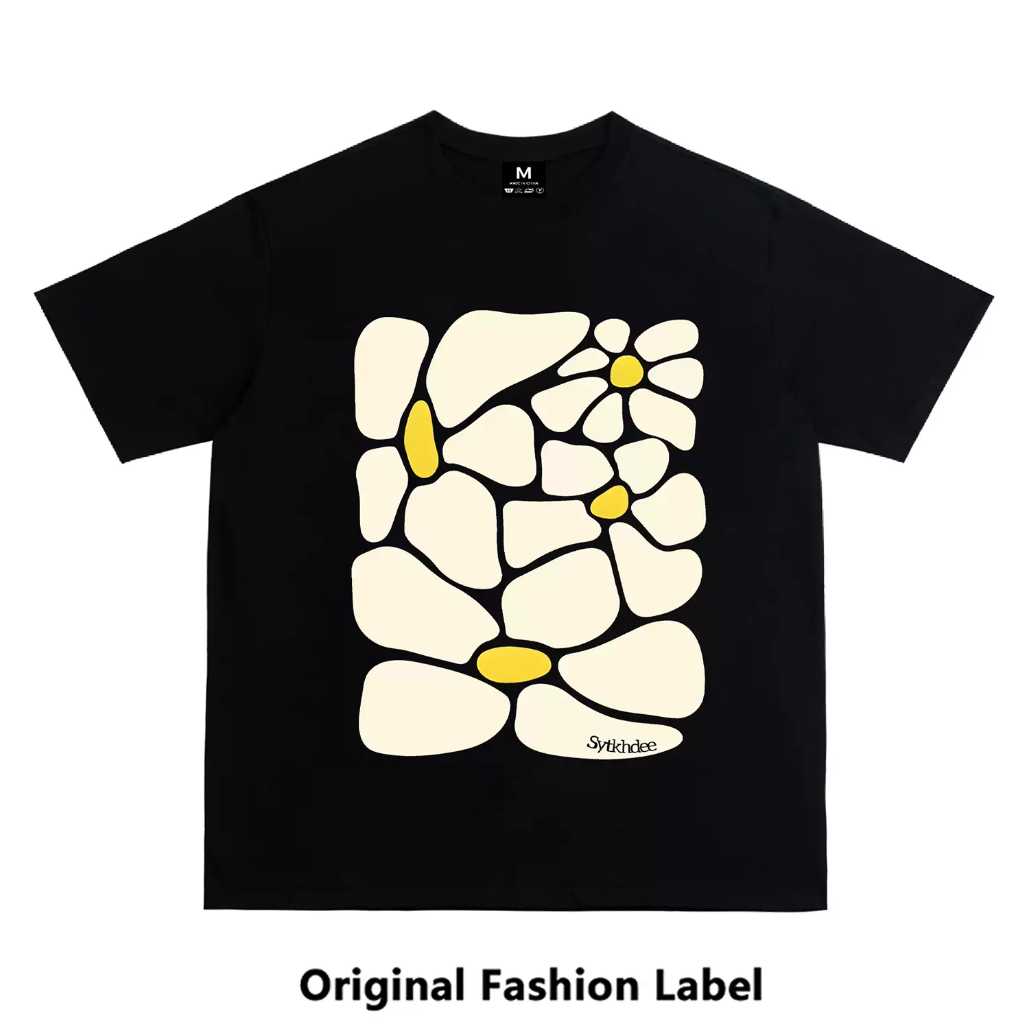 Unisex American-style streetwear short-sleeve T-shirt featuring a unique daisy print; a versatile, loose-fitting, minimalist high-street piece suitable for couples