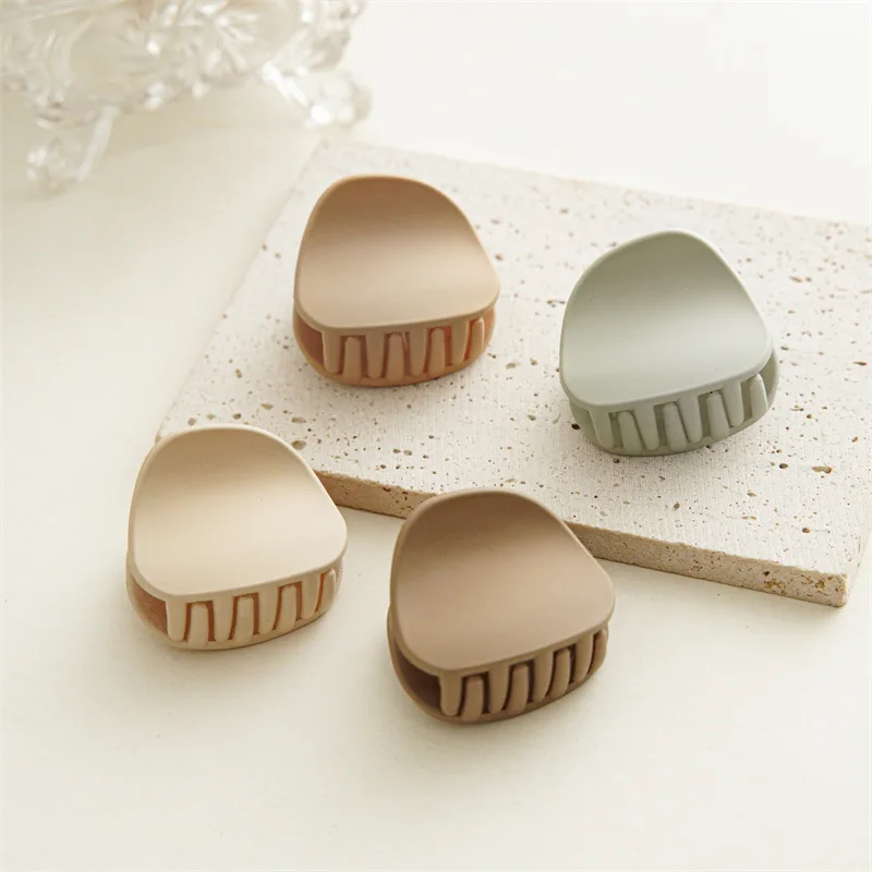 2025 Musim Semi Gaya Korea Cakar Rambut Matte Minimalis Ukuran Sedang Aksesori Rambut Kepala Setengah Atas Belakang Dewasa