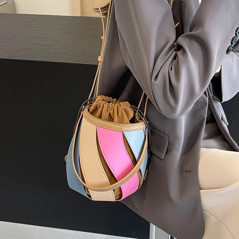 

Персонализированная корейская модная красочная маленькая сумка-ведро из искусственной кожи, женская ручная сумка через плечо на шнурке, дизайнерская сумка-кошелек