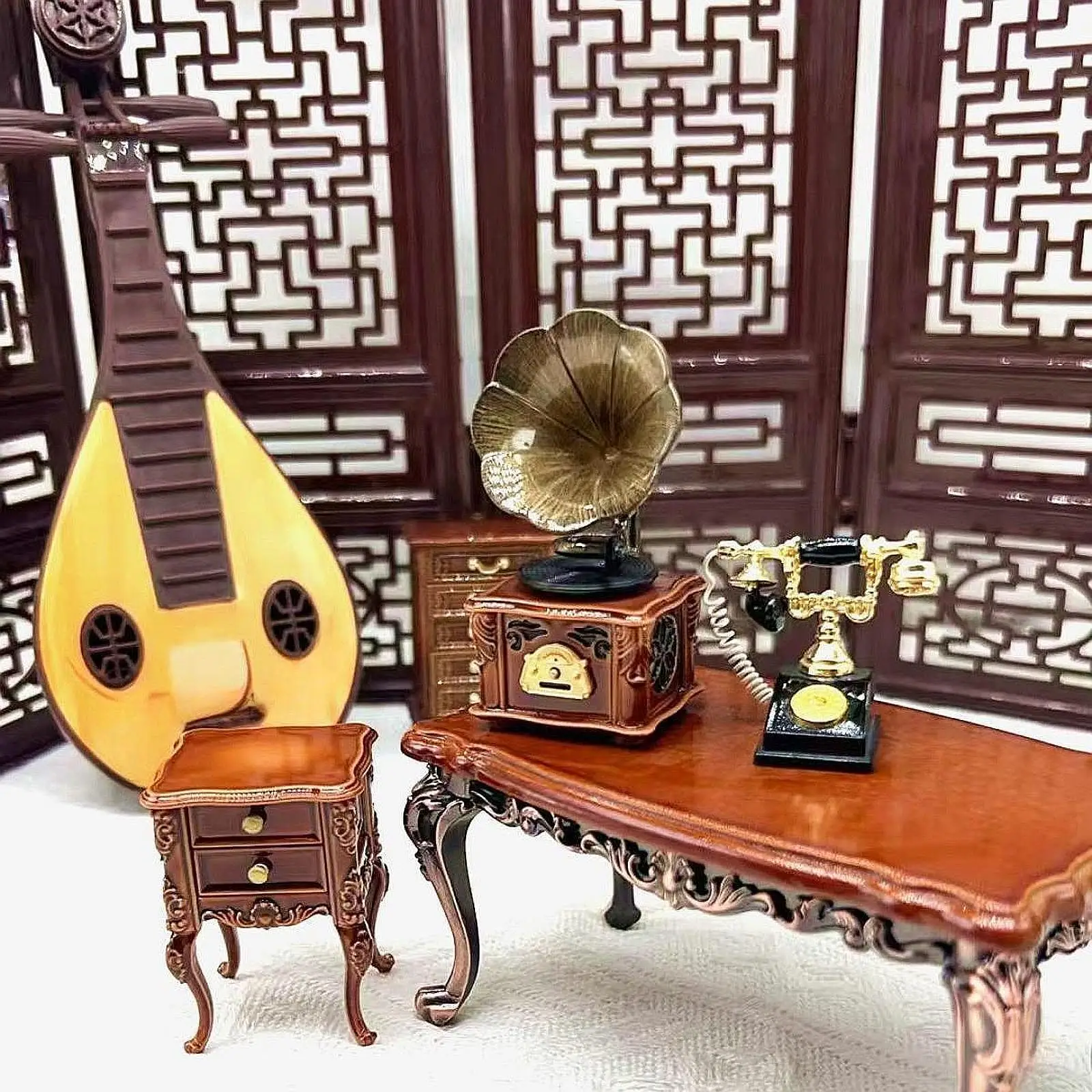 Miniature Gramophone เครื่องเล่น 1:12 Scale พร้อมตู้บ้านตุ๊กตาอุปกรณ์เสริม Vintage ตุ๊กตาเฟอร์นิเจอร์สําหรับ Diorama