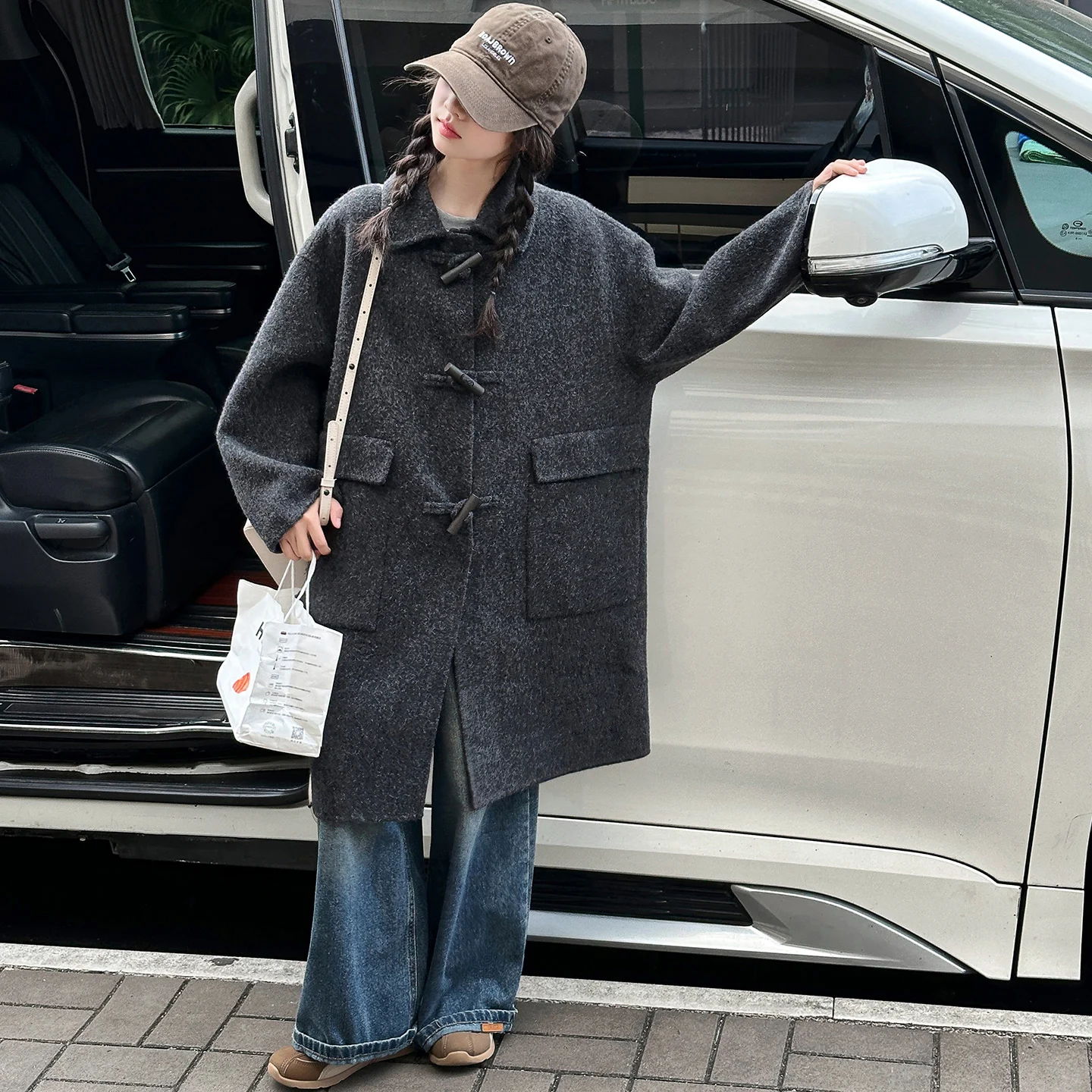 معطف خريفي وشتوي بأزرار على شكل قرن للفتيات المراهقات معطف صوفي ناعم باللون الرمادي والأحمر للأطفال الصغار معطف علوي دافئ الطول ملابس خارجية غير رسمية كبيرة للأطفال