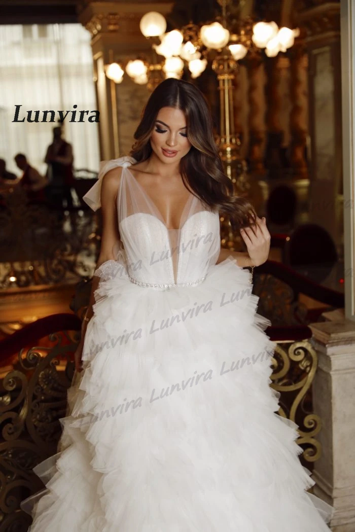 Lunvira Fashionable Tiered Wedding Dress for Women V-neck Tulle Sleeveless A-line Rhinestones Vestidos De Novia Customized