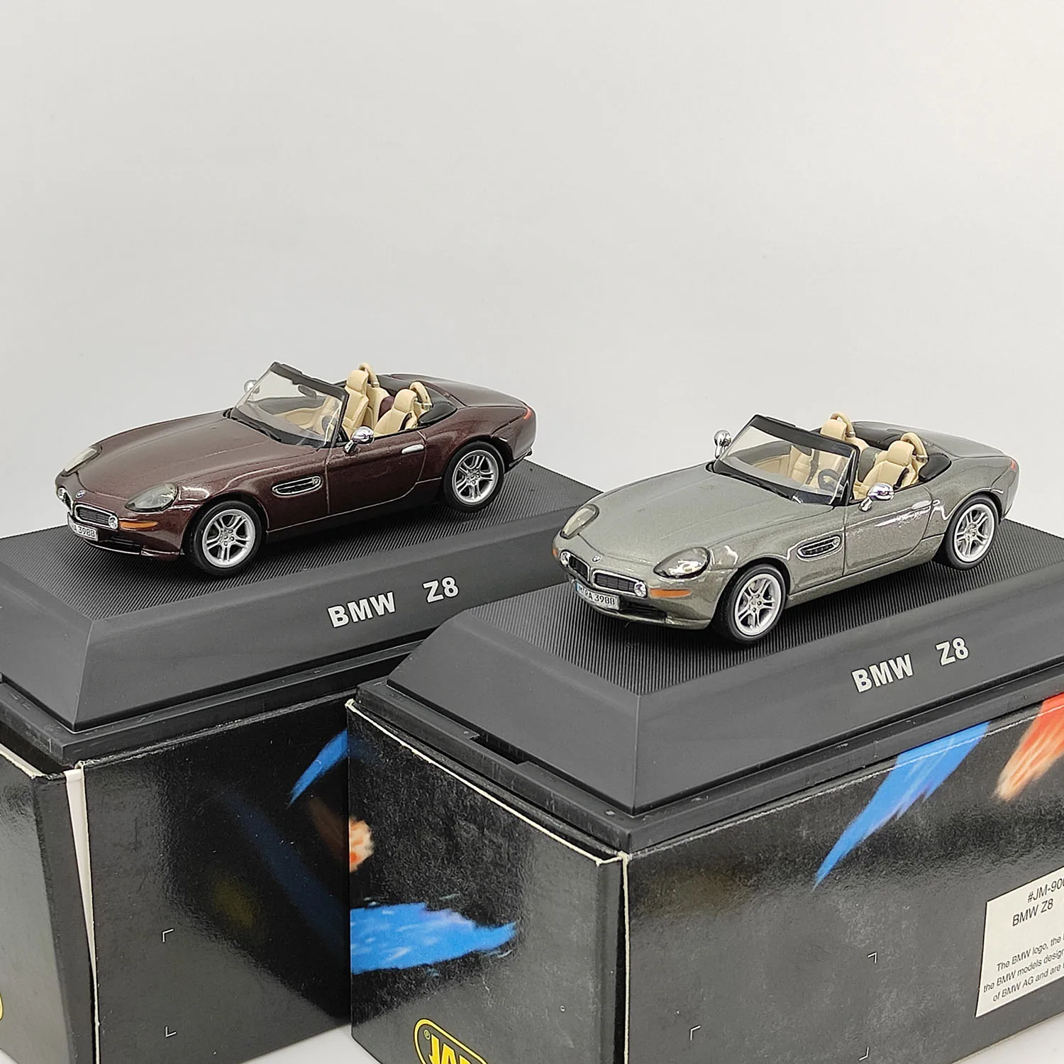 

Diecast JADI 1:43 Scale Replica Collection BMW Z8 Criollo Red Alloy Car Model Collectible Toy Gift Souvenir Display Ornament