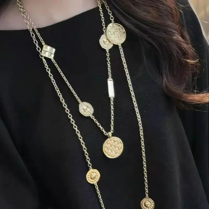 Summer new retro-feeling woven pattern round brand relief pendant necklace versatile light luxury niche design pendant woman