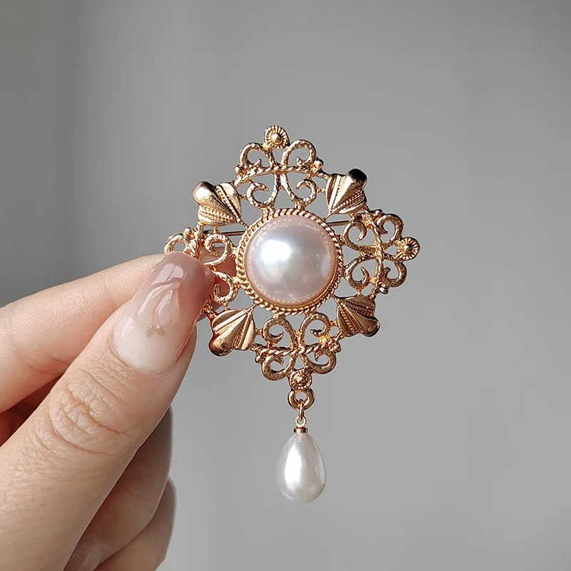 Floral Simulated Pearl Tassel Brooch Pin Alloy Flower Brooches for Women Bouquet Sweater Scarf Clothing Accessoris Corsage