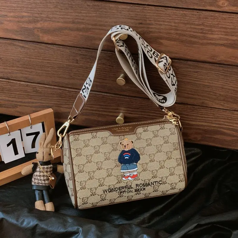 

New high-end fashionable women's embroidered crossbody bag, casual pillow bag, retro shoulder bag, luxurious designer handbag