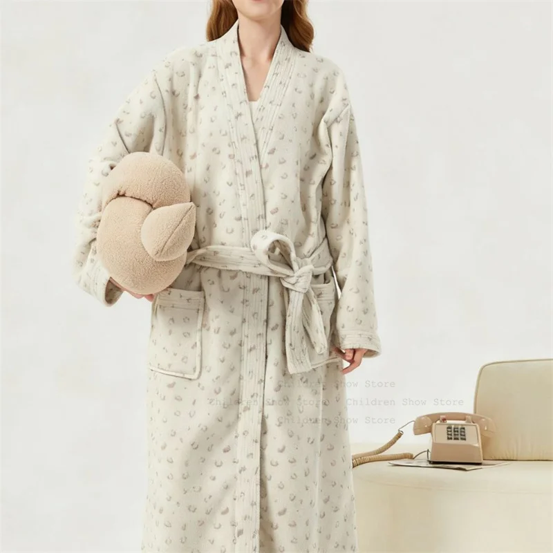 

Thicken Coral Fleece Kimono Bathrobe Women Long Robes Warm Sleepwear Fashion Leopard Print Nightwear Comfortable Nightgown