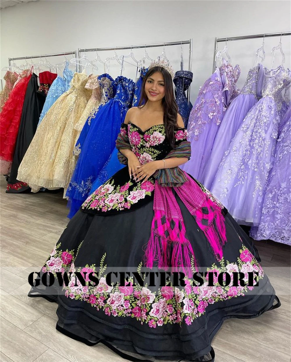 فستان كلاسيكي من المخمل الأسود المكسيكي فستان Quinceanera مع تطريز الزهور الوردي مشد فساتين الزفاف الحلو 16 أكوا