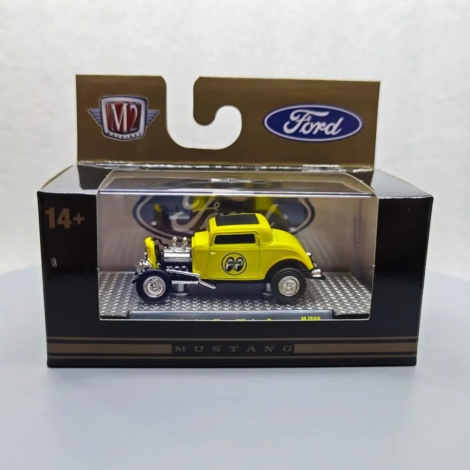 M2 Machines 1/64 1932 Ford Roadster Three Window Coupe Die-cast alloy car model collection display child gift