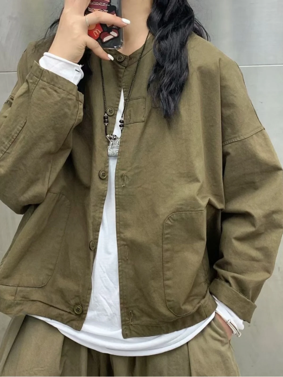 Retro Artistic Short Loose Women's Jacket Casual Style Thin Outerwear Autumn Season Fashionable Commute Pocket Design Coat