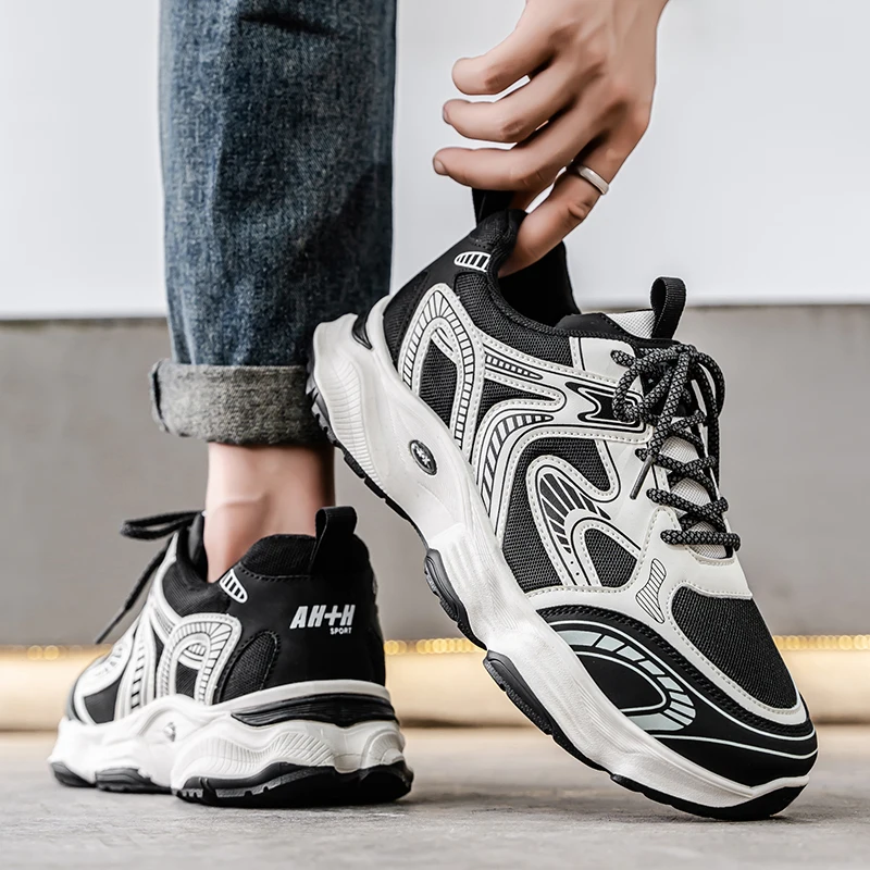 أحذية رجالية صيفية قابلة للتنفس 2025 شبكية جديدة للأب، مضادة للانزلاق بنعل ناعم، متعددة الاستخدامات للجري وغير رسمية