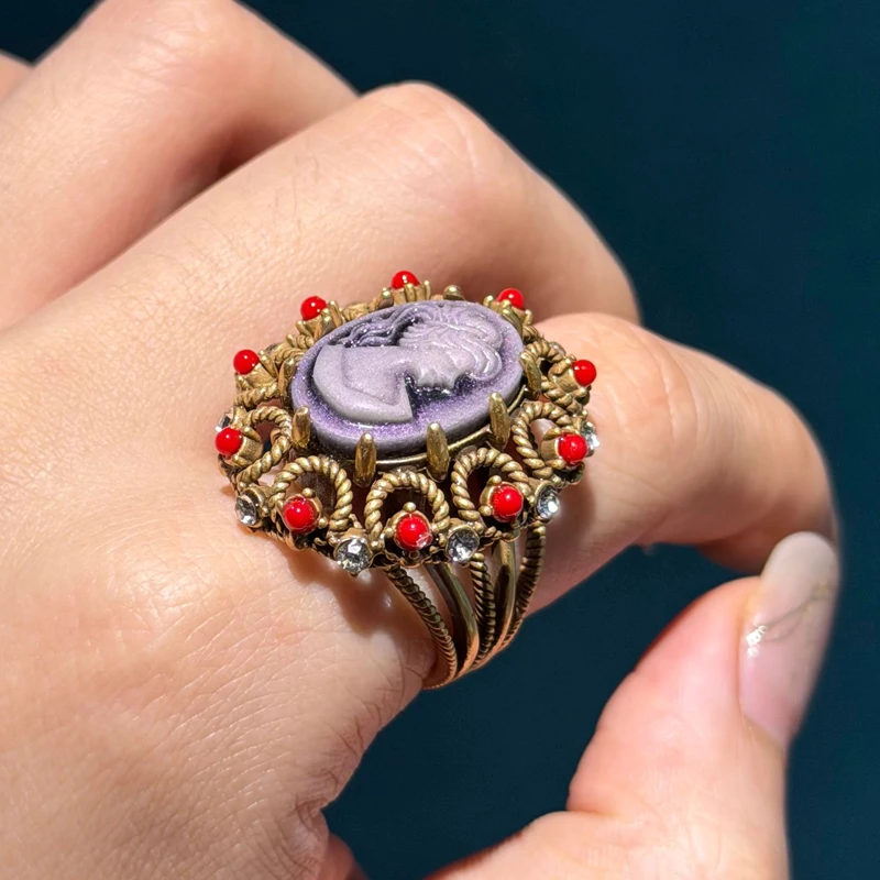 Vintage Red Agate Cameo Head Rings Round White Color Rhinestone Retro Carving Antique Women Wedding Jewelry Gift 2026 New
