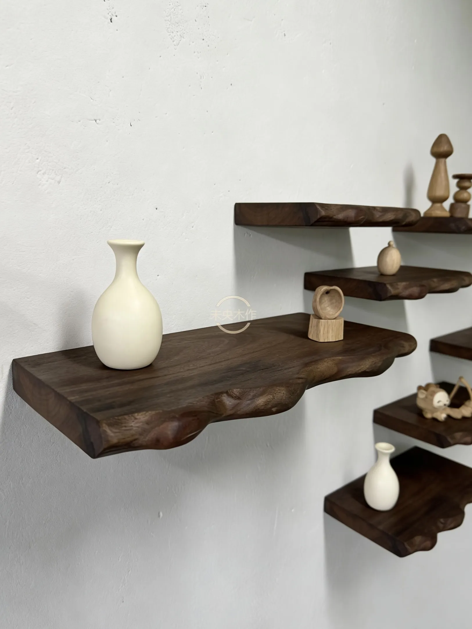 Solid wood baffle wall camphor wood shelf creative storage decorative log laminate bookshelf finishing shelf