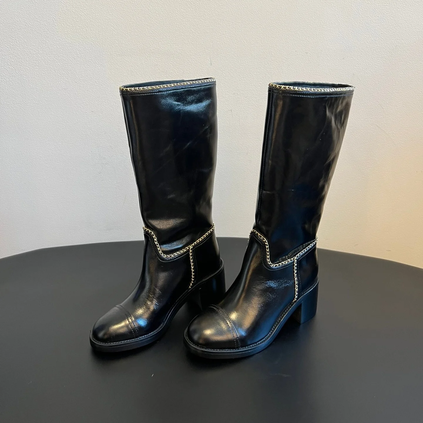 

Новая горячая распродажа, женские сапоги, сапоги до середины икры, роскошный дизайн, подошва из натуральной кожи, круглый носок, квадратный каблук, 6 см, размер 35-41