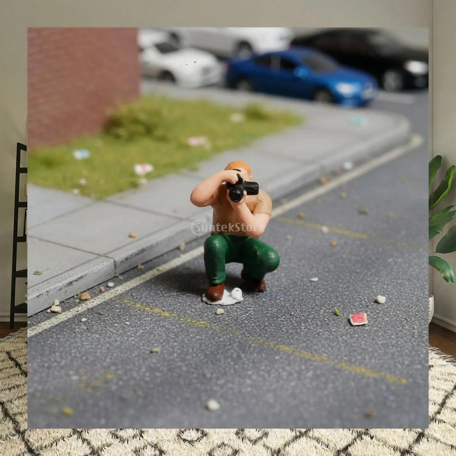 HO Scale Photographer Figurine Resin Hand Painted Miniature Cameraman Statue for Diorama Train Layout Collector Display Piece