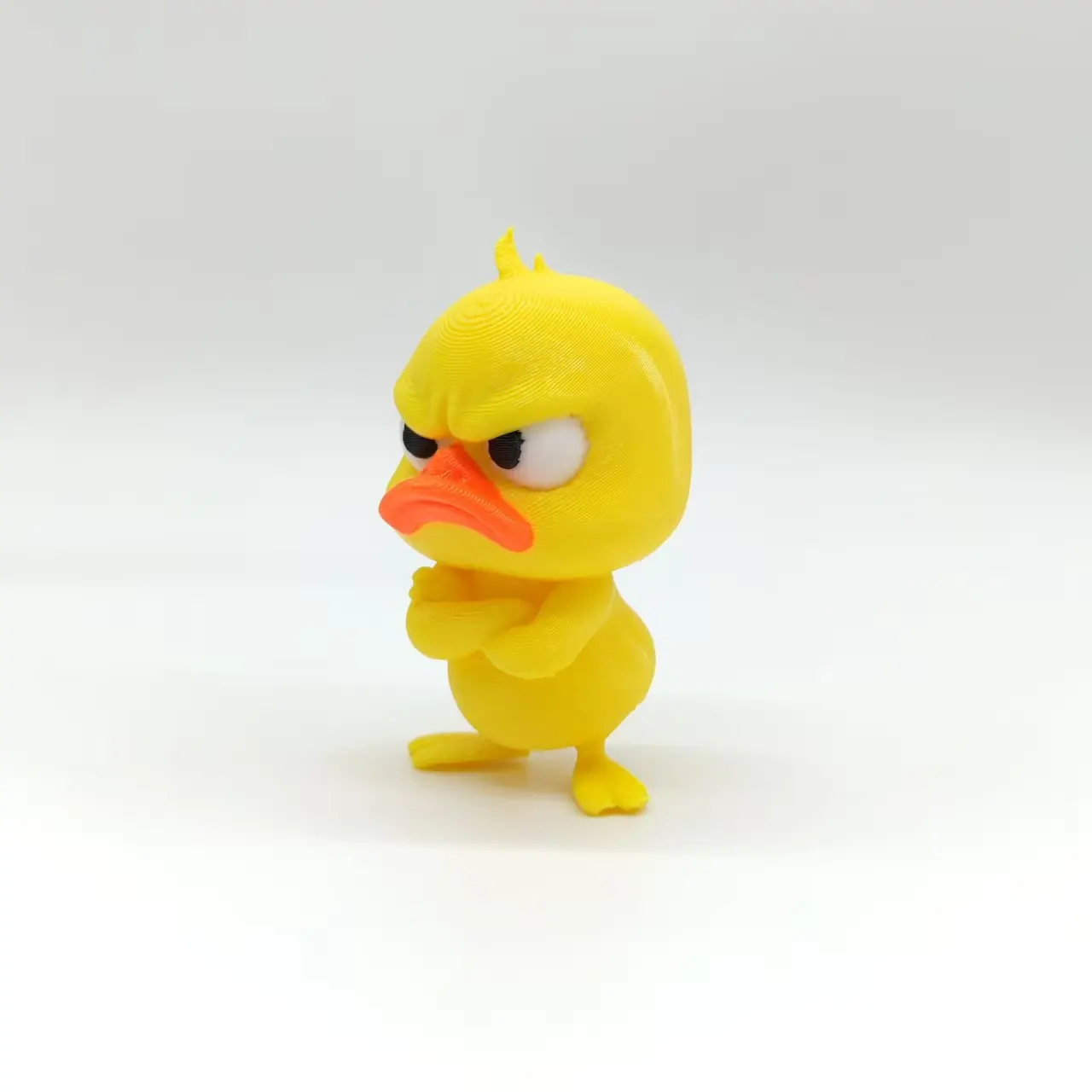 3D-Druck wütende gelbe Entenstatue, wütende weiße Augen, lustige Ente, humorvolle Innen-/Außen-Heimdekoration und Autodekoration