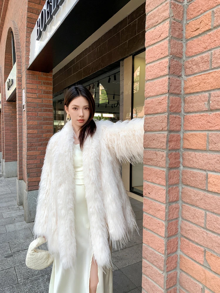 Autumn and Winter New Fashion White Faux Fur Coat Artificial Ostrich Fur Jacket Women\'s Shaggy Outerwear with Scarf