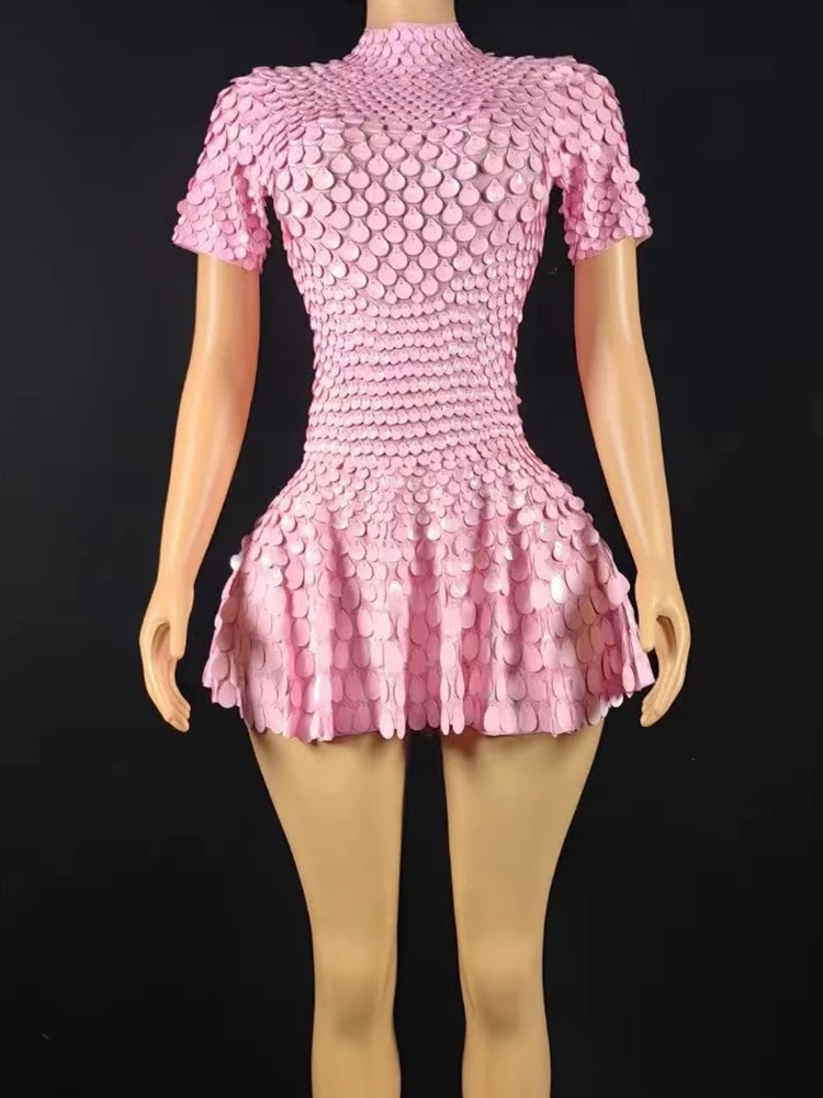 Wysokiej jakości elastyczna różowa sukienka z brokatem w kształcie muszli 2025 Nowa moda odzież damska na zamówienie