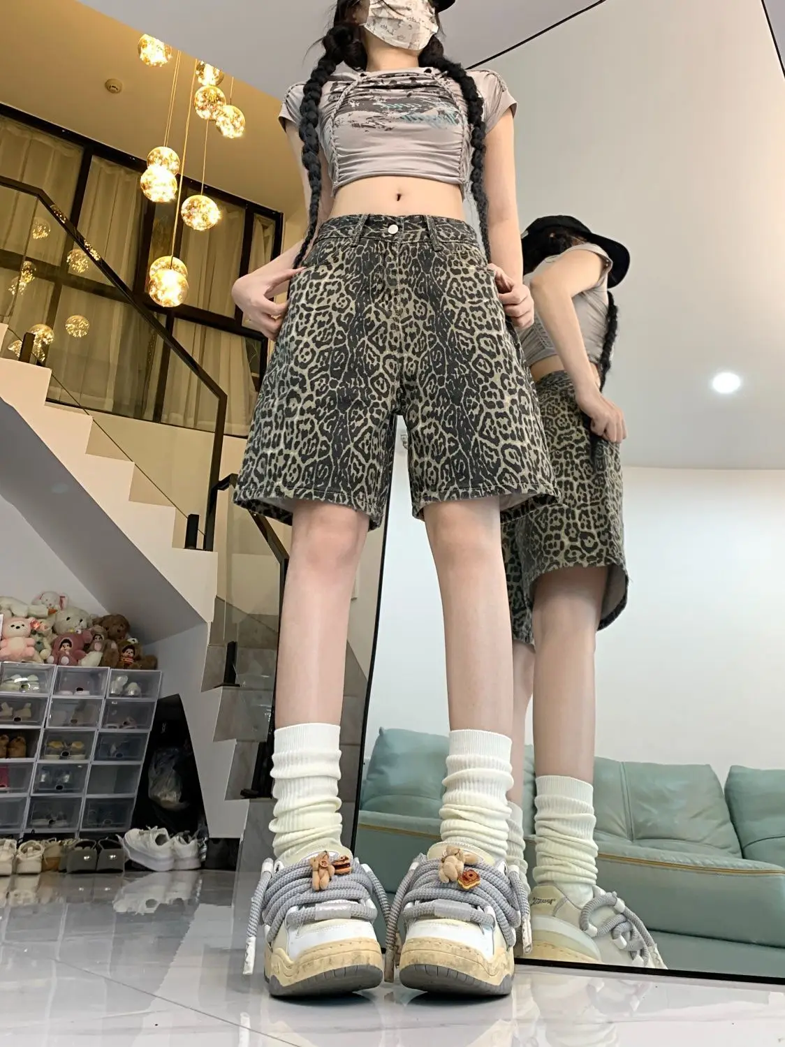 American Retro Five-point Denim Trousers for Women with Leopard Print Design Y2k High-waisted Versatile Straight Wide-leg Pants